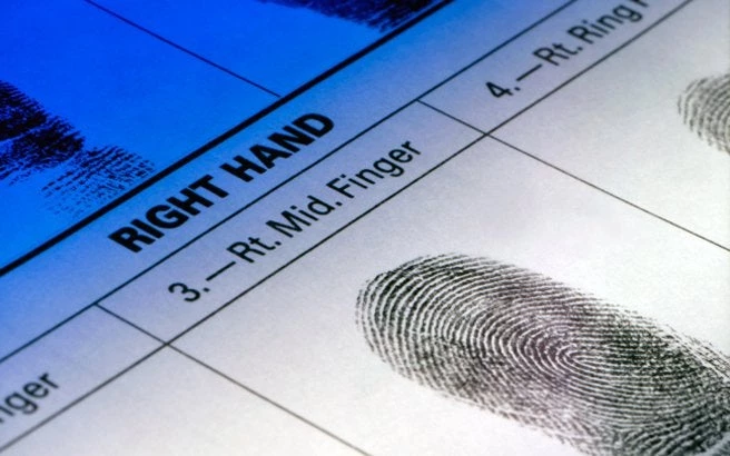 Στη «φόρα» τα προσωπικά δεδομένα των Ελλήνων: Έρχονται οι νέες ταυτότητες – Θα έχουν μικροτσίπ και βιομετρικά στοιχεία – Πιέζει το State Department